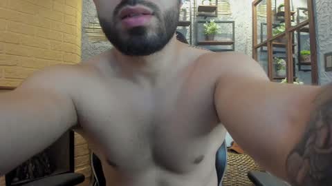 Snapshot of mikeblare chatting on January 29, 11:14 pm Mike Blare online show from January 29, 11:14 pm