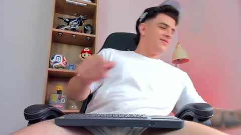 Snapshot of mikecooper_ chatting on July 8, 8:35 pm Mike Cooper online show from July 8, 8:35 pm