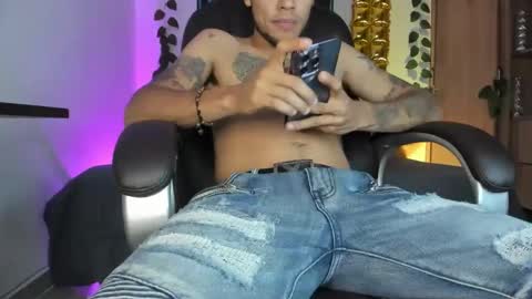 mikee_scooth online show from December 4, 12:52 am