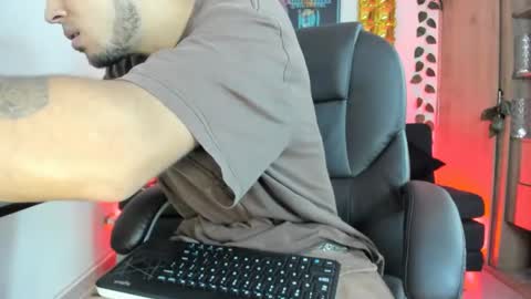 mikee_scooth online show from December 27, 9:43 pm