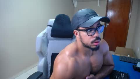 Snapshot of mikehotk chatting on December 12, 4:48 am mikehotk online show from December 12, 4:48 am