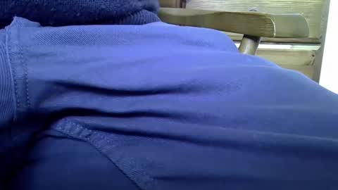 Snapshot of mikeybed chatting on December 3, 12:59 pm mikeybed online show from December 3, 12:59 pm