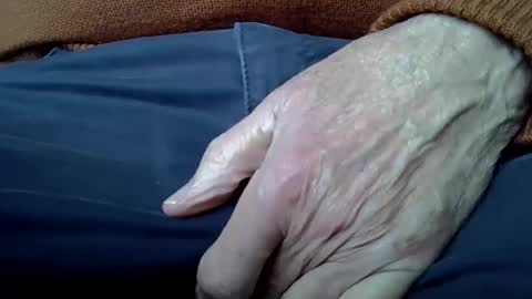 Snapshot of mikeybed chatting on February 4, 12:44 pm mikeybed online show from February 4, 12:44 pm