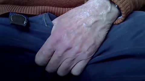 Snapshot of mikeybed chatting on February 10, 3:21 pm mikeybed online show from February 10, 3:21 pm