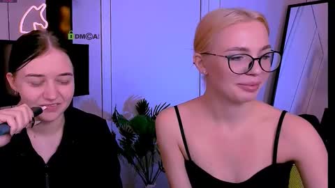 Snapshot of miki_ti chatting on October 27, 9:35 am miki_ti online show from October 27, 9:35 am