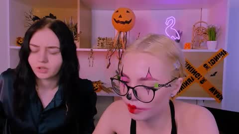 Snapshot of miki_ti chatting on October 31, 9:43 am miki_ti online show from October 31, 9:43 am