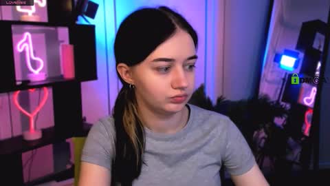 Snapshot of miki_ti chatting on December 16, 5:45 am miki_ti online show from December 16, 5:45 am