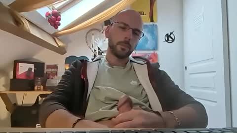 Snapshot of mikmik91 chatting on December 18, 3:00 pm mikmik91 online show from December 18, 3:00 pm