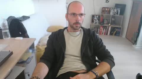 Snapshot of mikmik91 chatting on September 29, 10:20 am mikmik91 online show from September 29, 10:20 am