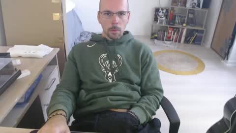 Snapshot of mikmik91 chatting on October 16, 9:54 am mikmik91 online show from October 16, 9:54 am