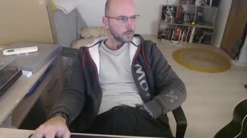 Snapshot of mikmik91 chatting on November 18, 4:11 pm mikmik91 online show from November 18, 4:11 pm