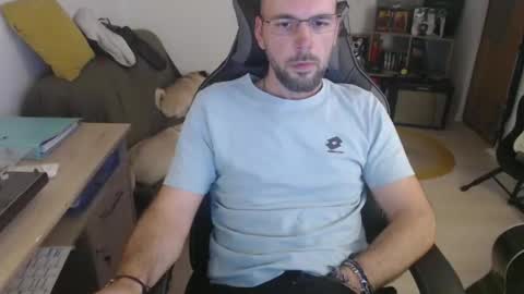 Snapshot of mikmik91 chatting on January 12, 4:12 pm mikmik91 online show from January 12, 4:12 pm