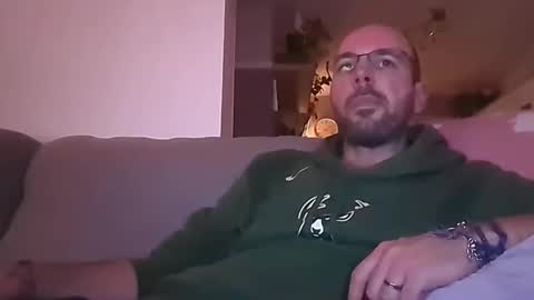 Snapshot of mikmik91 chatting on February 9, 12:47 am mikmik91 online show from February 9, 12:47 am