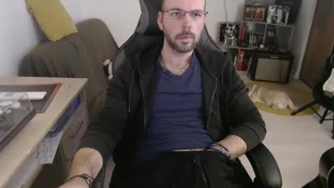 Snapshot of mikmik91 chatting on February 13, 4:36 pm mikmik91 online show from February 13, 4:36 pm