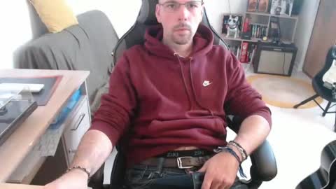 Snapshot of mikmik91 chatting on February 16, 11:28 am mikmik91 online show from February 16, 11:28 am