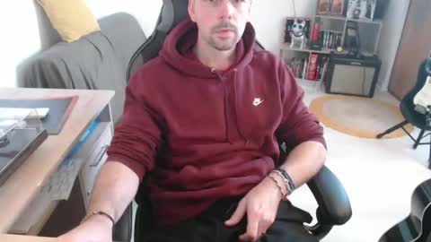 Snapshot of mikmik91 chatting on February 17, 10:56 am mikmik91 online show from February 17, 10:56 am