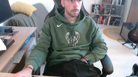 Snapshot of mikmik91 chatting on March 3, 11:05 am mikmik91 online show from March 3, 11:05 am