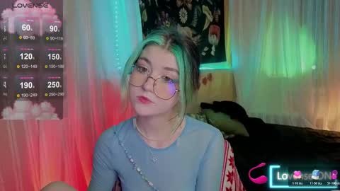 Snapshot of miko_meow chatting on December 22, 6:21 am Miko online show from December 22, 6:21 am