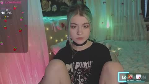 Snapshot of miko_meow chatting on February 7, 1:48 pm Miko online show from February 7, 1:48 pm