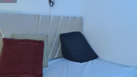 Snapshot of mikoto_urab chatting on December 19, 8:27 pm Mikoto Urb online show from December 19, 8:27 pm