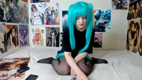 Snapshot of miku_frost chatting on March 2, 11:44 pm miku_frost online show from March 2, 11:44 pm