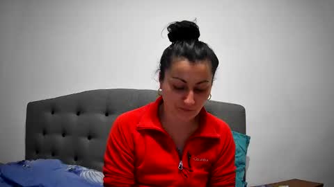 Snapshot of mikyloveu chatting on February 24, 3:53 pm Mikyloveu online show from February 24, 3:53 pm