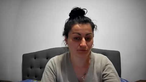 Snapshot of mikyloveu chatting on February 26, 6:21 pm Mikyloveu online show from February 26, 6:21 pm