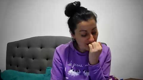 Snapshot of mikyloveu chatting on January 16, 4:33 pm Mikyloveu online show from January 16, 4:33 pm