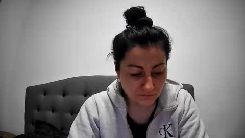 Snapshot of mikyloveu chatting on February 23, 5:21 pm Mikyloveu online show from February 23, 5:21 pm