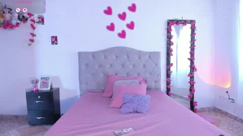 Snapshot of mila_1wood chatting on September 19, 1:01 pm mila_1wood online show from September 19, 1:01 pm