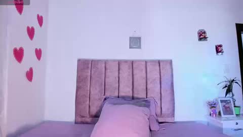 Snapshot of mila_1wood chatting on September 26, 1:04 pm mila_1wood online show from September 26, 1:04 pm