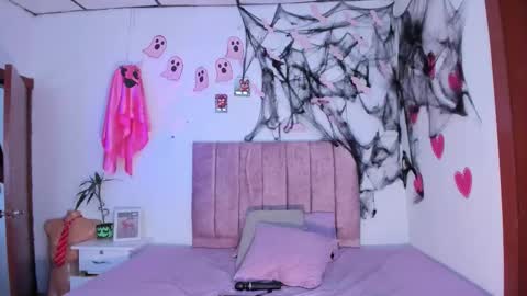 Snapshot of mila_1wood chatting on October 20, 2:17 pm mila_1wood online show from October 20, 2:17 pm
