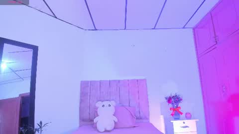 Snapshot of mila_1wood chatting on July 25, 12:53 am mila_1wood online show from July 25, 12:53 am