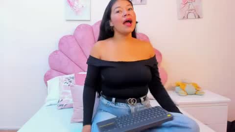 mila_adamss online show from July 4, 12:33 pm