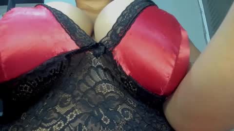 Snapshot of mila_bigboobs chatting on February 8, 9:35 am mila online show from February 8, 9:35 am