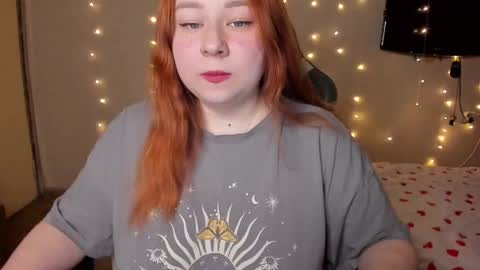 Snapshot of mila_foxxxy chatting on February 25, 11:30 am Mila shy sensual person online show from February 25, 11:30 am