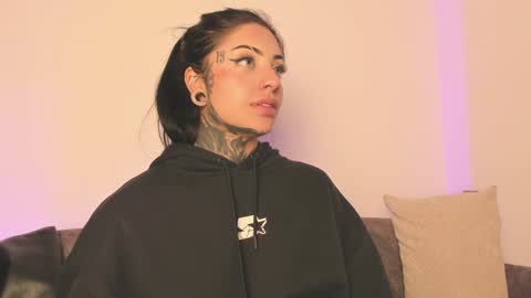     online show from January 17, 10:33 am