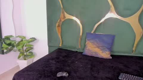 Snapshot of mila_petiteasm chatting on June 15, 12:51 pm mila_petiteasm online show from June 15, 12:51 pm