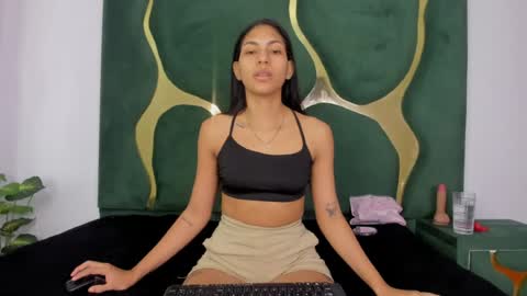 Snapshot of mila_petiteasm chatting on June 20, 12:30 pm mila_petiteasm online show from June 20, 12:30 pm