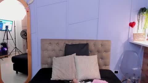 Mila and samy online show from November 16, 11:38 am