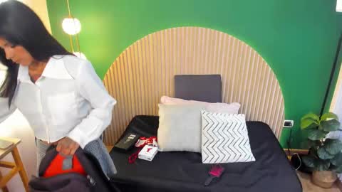 Mila and samy online show from January 19, 12:20 pm