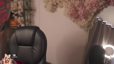 M I L A  online show from November 1, 11:56 am