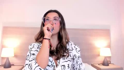 mila_thomass online show from March 2, 11:06 am