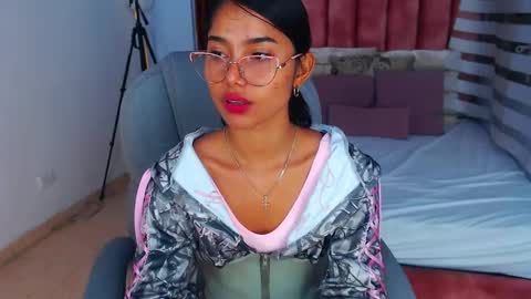 milaa_star online show from October 2, 4:41 am