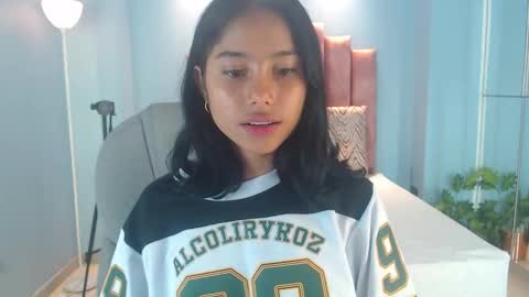 Snapshot of milaa_star chatting on February 13, 3:02 am milaa_star online show from February 13, 3:02 am