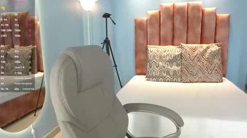 Snapshot of milaa_star chatting on February 24, 3:48 am milaa_star online show from February 24, 3:48 am