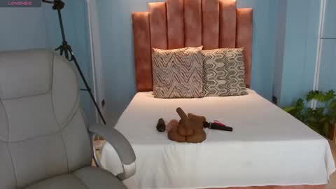 Snapshot of milaa_star chatting on February 25, 4:00 am milaa_star online show from February 25, 4:00 am