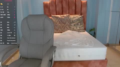 Snapshot of milaa_star chatting on February 28, 3:29 am milaa_star online show from February 28, 3:29 am