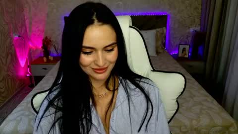 Mila online show from July 3, 8:15 pm