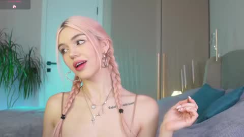 Mila and u can call me sweet bunny online show from April 4, 10:02 am